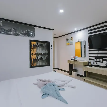 Royal Beach Residence Patong Exterior photo